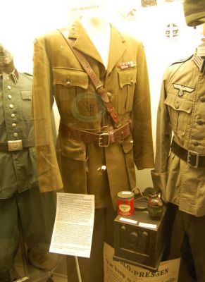 Lofoten Krigsminnemuseum
Uniform tilhÃ¸rende Erik Gjems-Onstad
