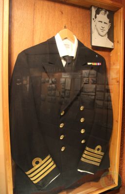Uniform tilh. Warburton-Lee / Krigsmuseet Narvik
