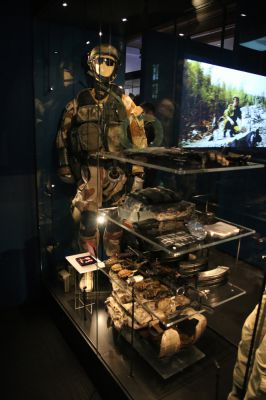 Uniform og utstyr tilhÃ¸rende JÃ¸rg Lian - Fra utstillingen "Krigskorset - Norges hÃ¸yeste utmerkelse"

