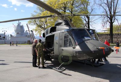 Helikopter og skip i Oslo Havn
